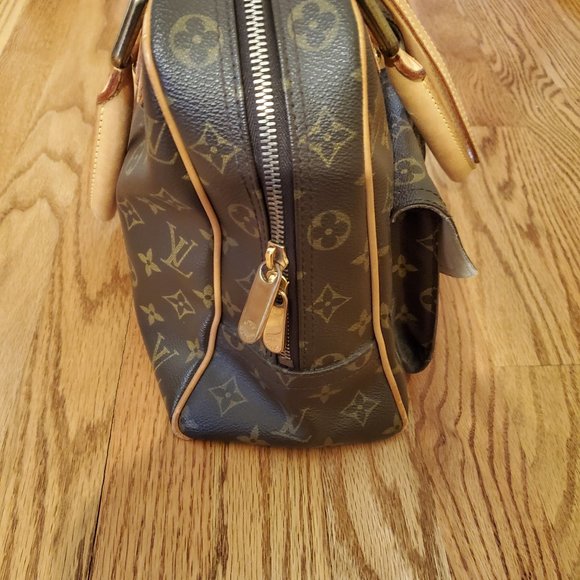 LouisVuitton Manhattan purse - Picture 1 of 6